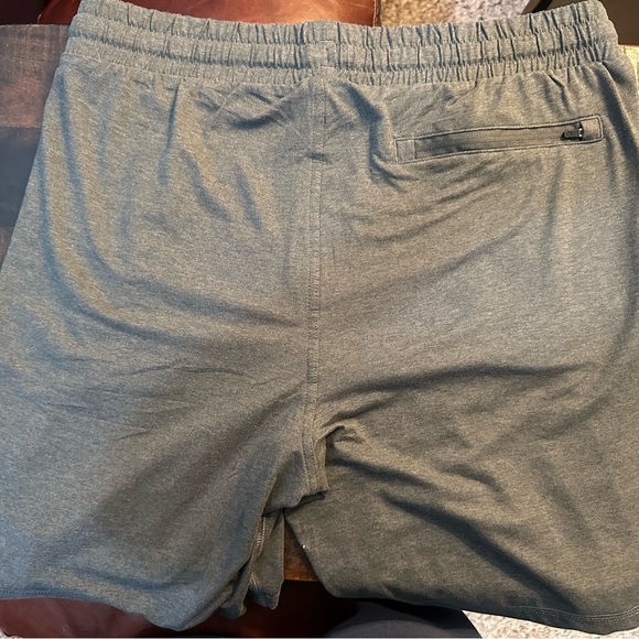 Bear Bottom Tech Short 7” inseam Charcoal Gray Large - Picture 11 of 16
